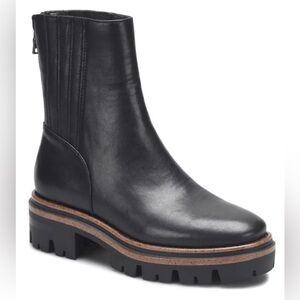 NWOB Korks Vivi Lug Boots